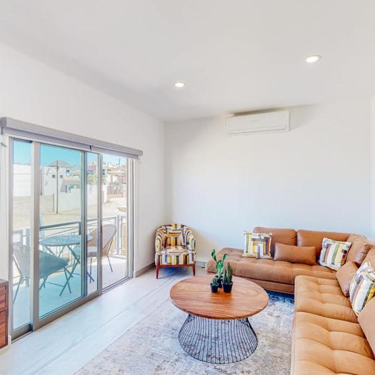 Luxurious Mountain-View Apartment close to the sea with Rooftop Sunset Views - Casa - 2
