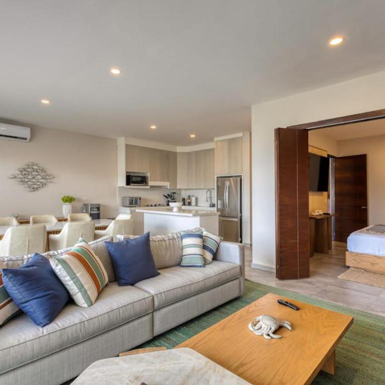 Peaceful Coastal Stay with Pool, Balcony & Fitness Center - Casa - 13