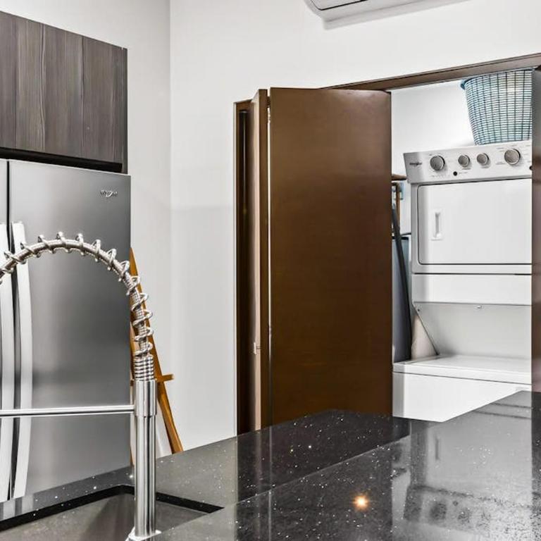 Modern Apartment with Ocean View, Pool, Patio, Tennis & Gym - Casa - 24