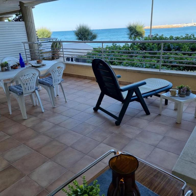 Apartamento frente al mar con terraza y piscina comunitaria en L'Escala - HISP-236-138 - Apartment - 23