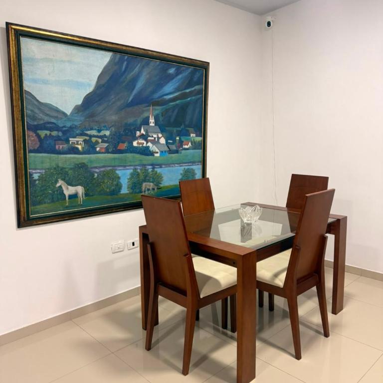 Apartamento moderno con aire y parqueadero - Three-Bedroom Apartment - 4
