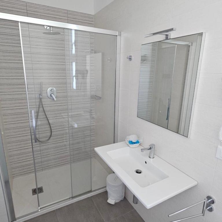 Hotel Linda - Junior Suite con Vista Mare - 7