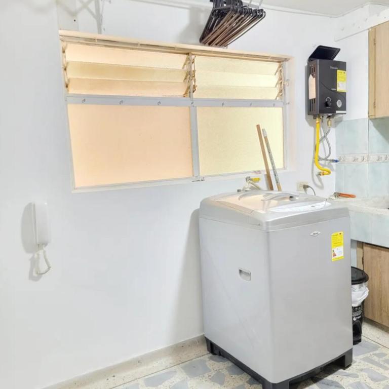 Exclusivo apartamento en medellín cerca a todo - Three-Bedroom Apartment - 10