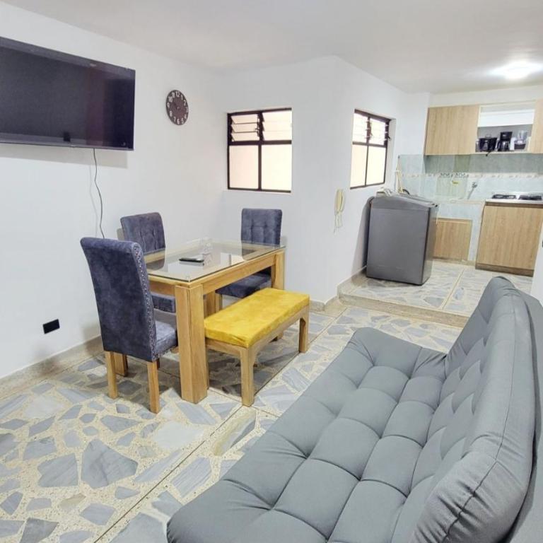 Exclusivo apartamento en medellín cerca a todo - Three-Bedroom Apartment - 6