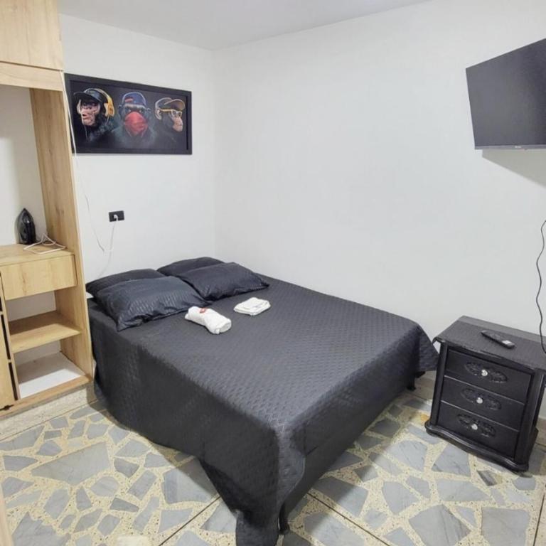 Exclusivo apartamento en medellín cerca a todo - Three-Bedroom Apartment - 9