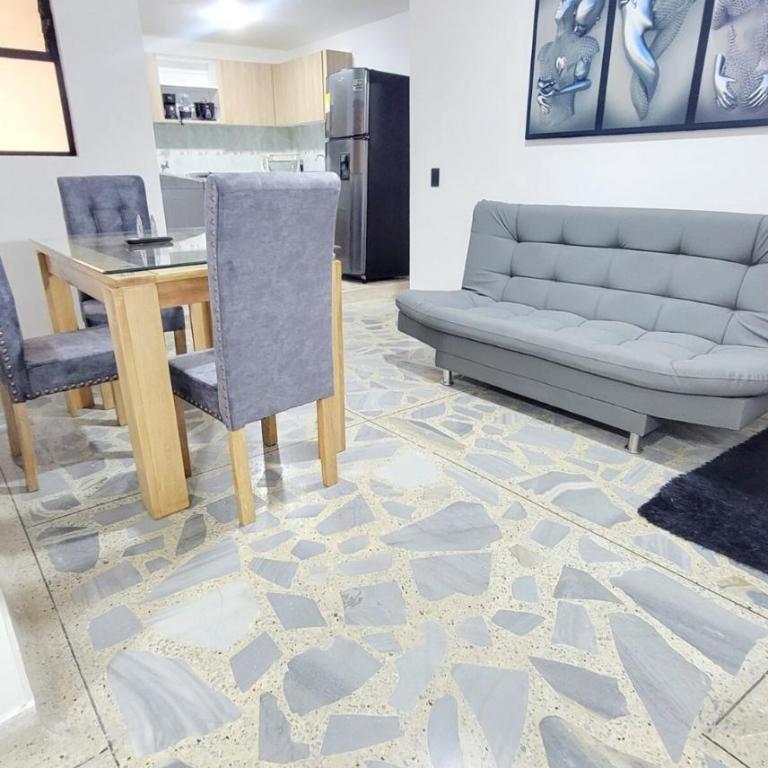 Exclusivo apartamento en medellín cerca a todo - Three-Bedroom Apartment - 12