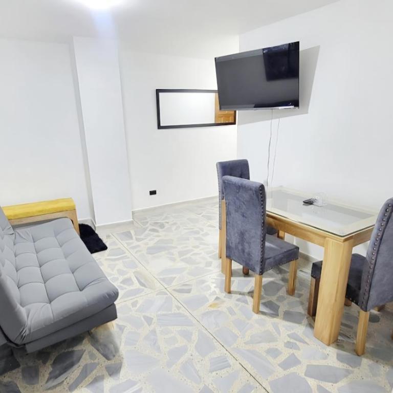 Exclusivo apartamento en medellín cerca a todo - Three-Bedroom Apartment - 15