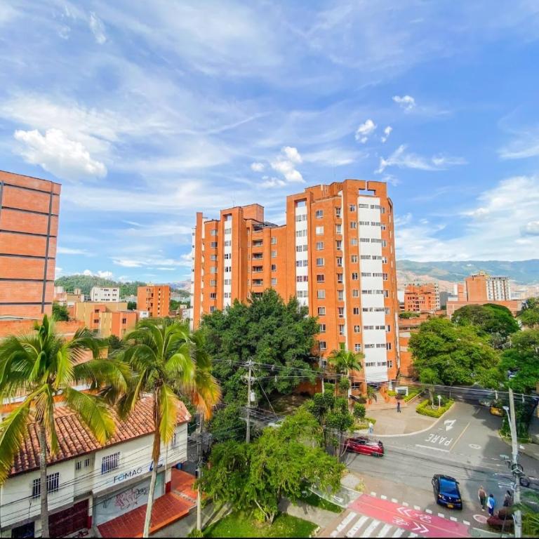 Exclusivo apartamento en medellín cerca a todo - Three-Bedroom Apartment - 17