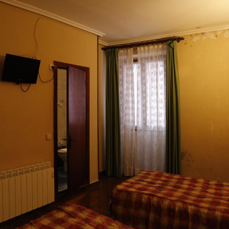 Pension Iberia - Twin Room with Bathroom - 5