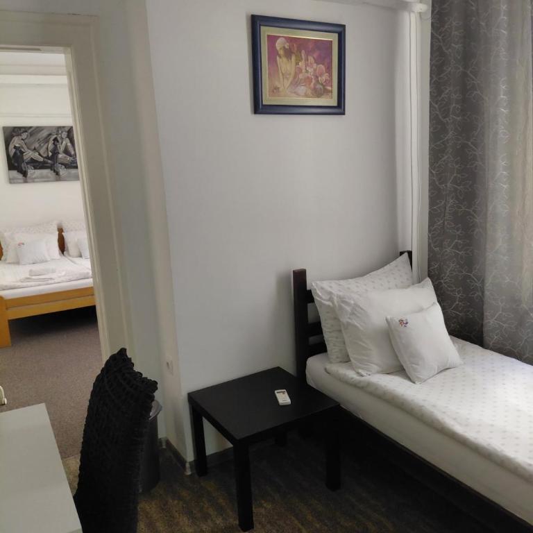BUDGET Guest Room in Central Pedestrian Zone - Renovated - Appartement 1 Chambre - 14
