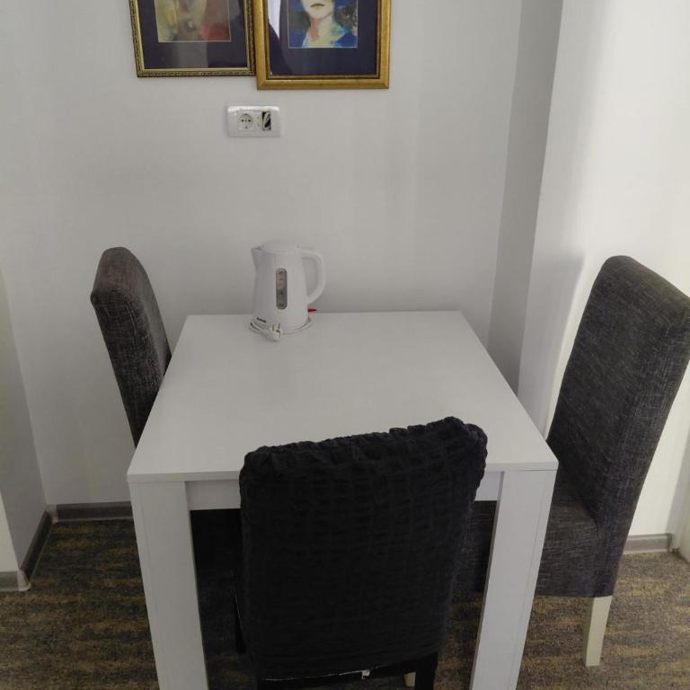 BUDGET Guest Room in Central Pedestrian Zone - Renovated - Appartement 1 Chambre - 13