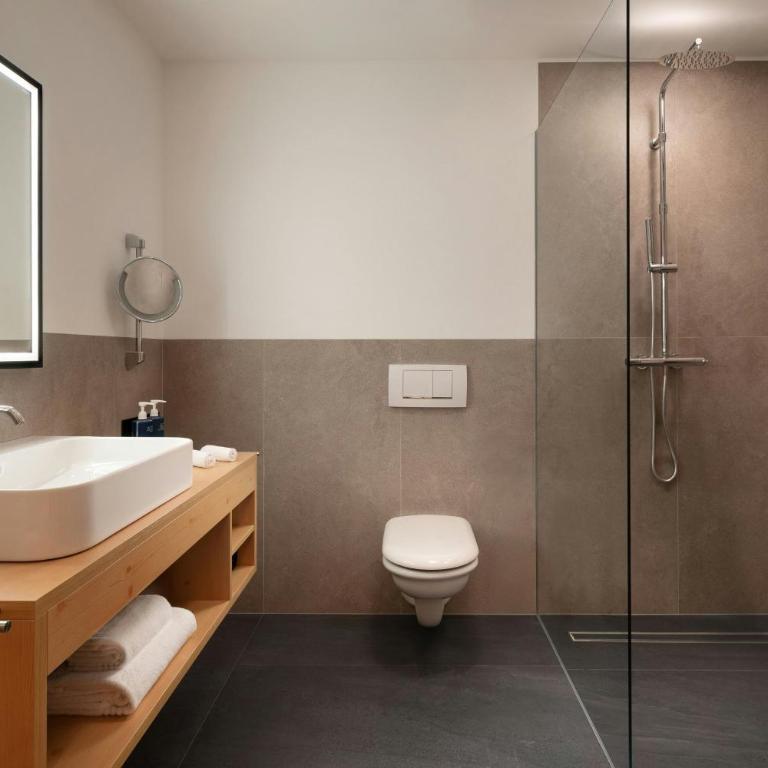 Four Points Sheraton Bolzano Bozen - Tyrolean King Suite - 6