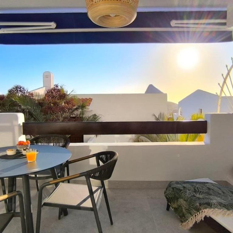 SUNLIT ISLE - heated pool, fibre net, Los Cristianos - Studio avec Balcon - 31