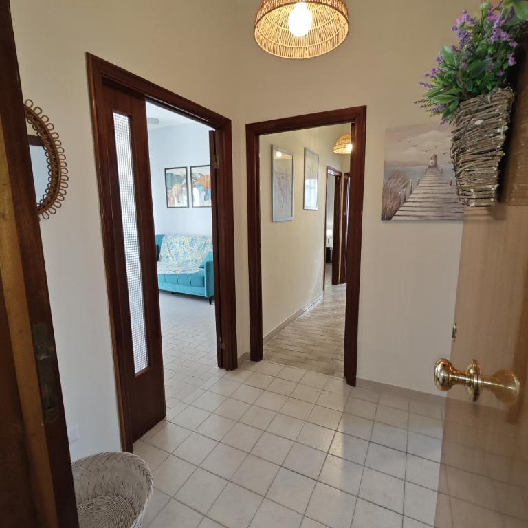 L08 - Trilocale al centro del paese con posto auto - Apartment - 39