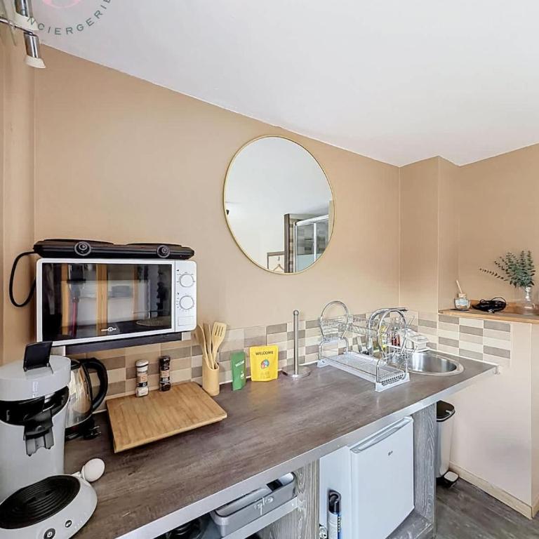 Le Studio Citadin - Centre ville & Balcon - Apartment - 6