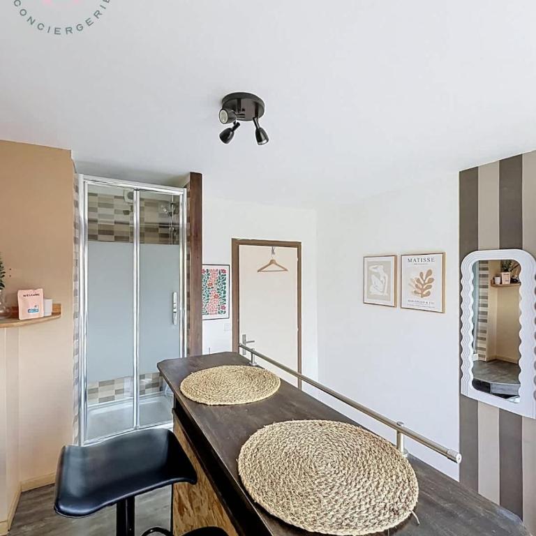 Le Studio Citadin - Centre ville & Balcon - Apartment - 9