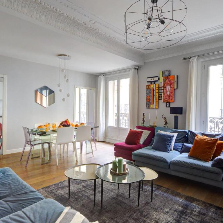 BnBNova - Arc de Triomphe & Théâtre Marigny - Apartment - 1