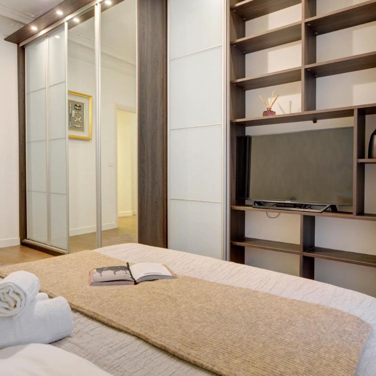 BnBNova - Arc de Triomphe & Théâtre Marigny - Apartment - 16