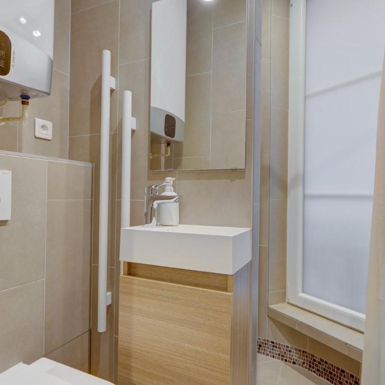 BnBNova - Arc de Triomphe & Théâtre Marigny - Apartment - 24