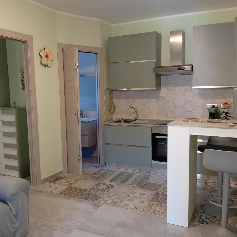 Appartamento Salvia, veranda e giardino a 75 m dal mare - Casa con 1 dormitorio - 6