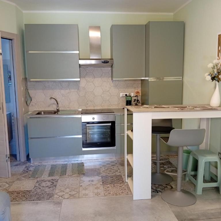 Appartamento Salvia, veranda e giardino a 75 m dal mare - Casa con 1 dormitorio - 7