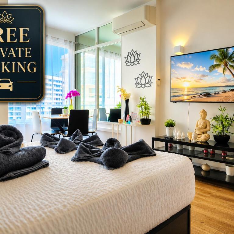 The Harmony Luxe Torremolinos City Center with FREE private parking and seasonal pool Free wifi and Netflix BY NAMASTE ELITE - Appartement 1 Chambre - 1