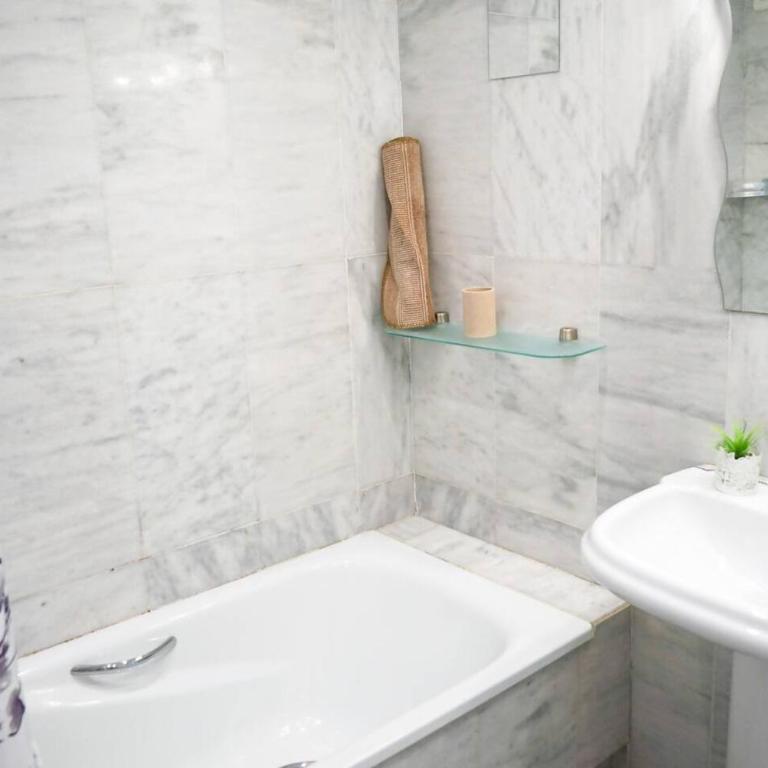 Bright & quiet 2bedroom with large terrace & pool - Apartamento de 2 dormitorios - 16