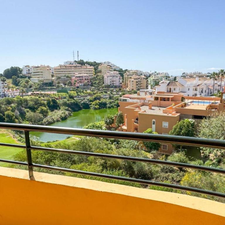 Bright & quiet 2bedroom with large terrace & pool - Apartamento de 2 dormitorios - 18