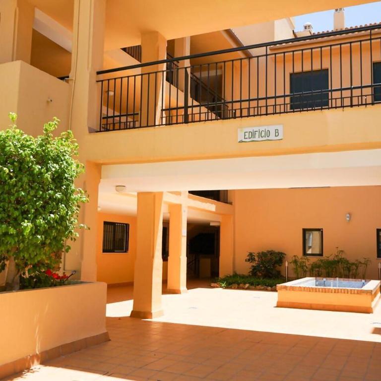 Bright & quiet 2bedroom with large terrace & pool - Apartamento de 2 dormitorios - 45