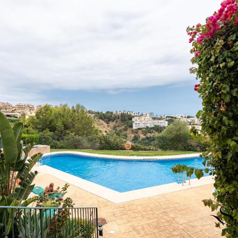 Relaxing Sea View Escape in Calahonda REF904 - Two-Bedroom Apartment with Ocean View - 32