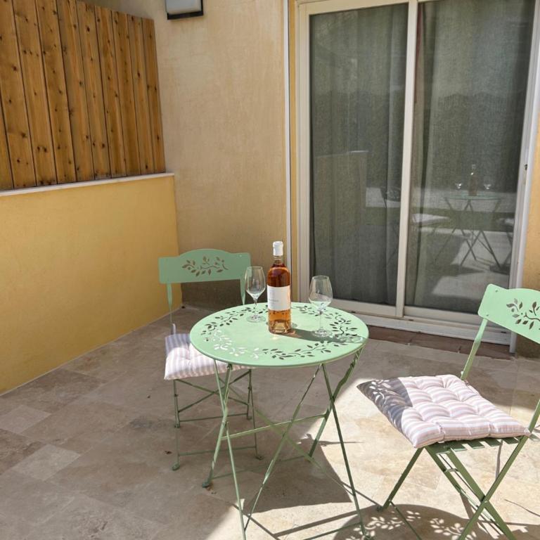 Chambre Villa piscine - Double Room with Private Bathroom - 1