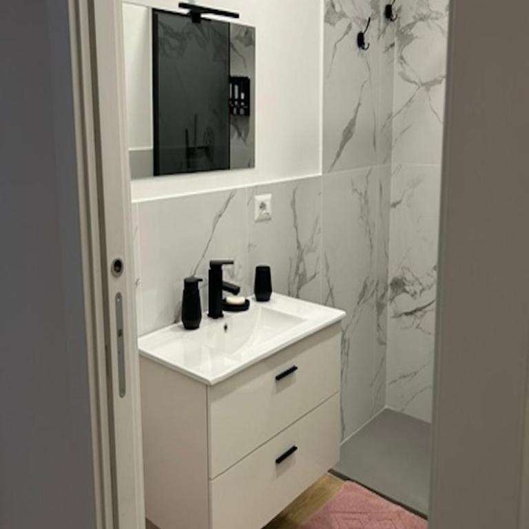MiniHome - One-Bedroom Apartment - 8
