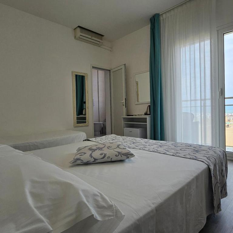 Hotel Linda - Camera Tripla con Vista Mare - 8