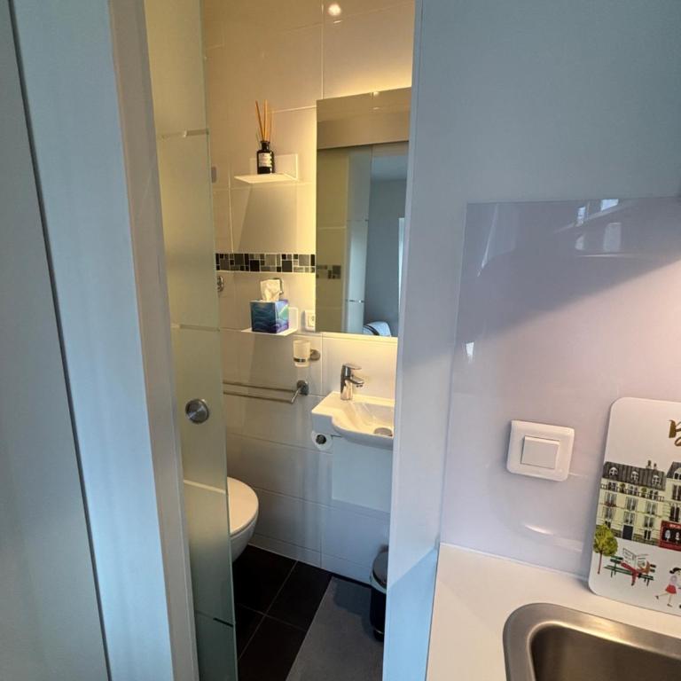 Paris 17ème - STUDIO compact 10m2 -110 sqf - coeur BATIGNOLLES - ideal SOLO traveler - Studio - 76