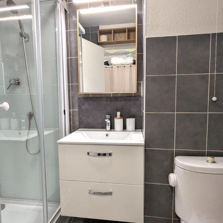 Apartment with loggia 300m from the beach - Studio - 8