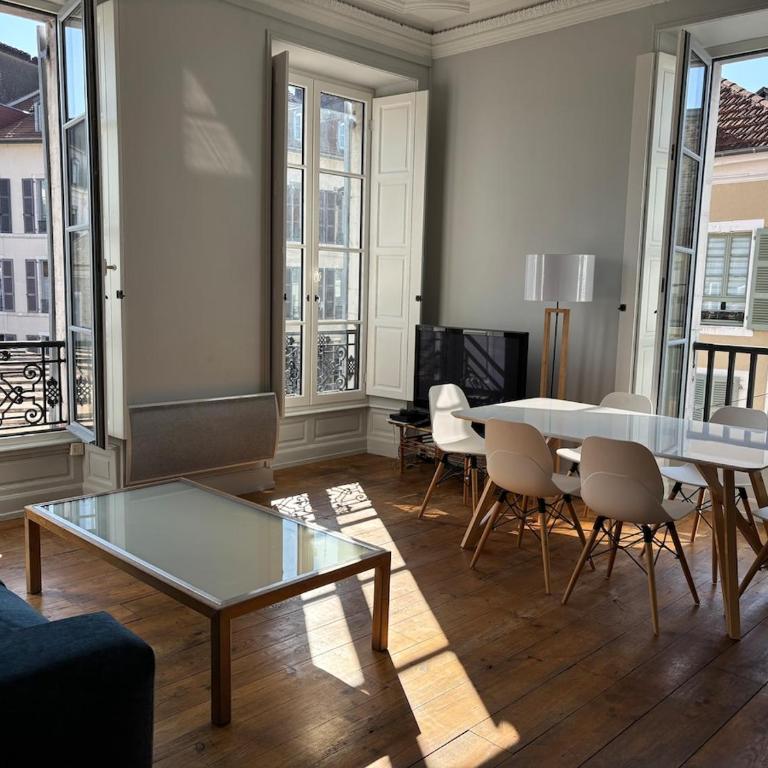 Elegant appartement en plein centre-ville - Appartement 2 Chambres - 14