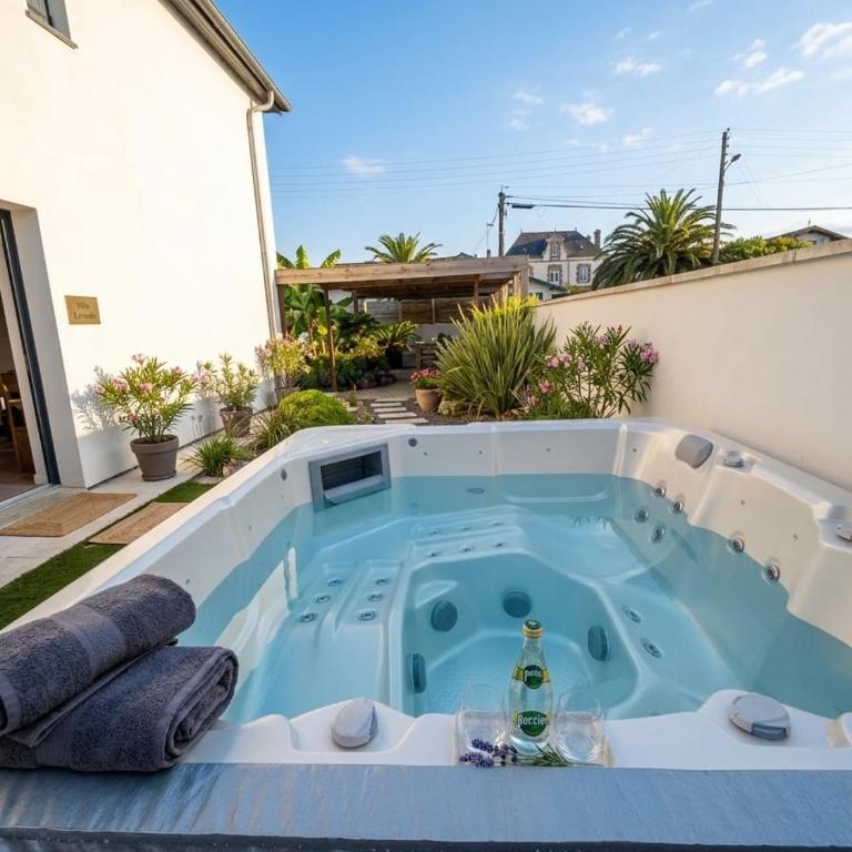 Villa contemporaine Jacuzzi 15 min plage à pied - Villa - 1