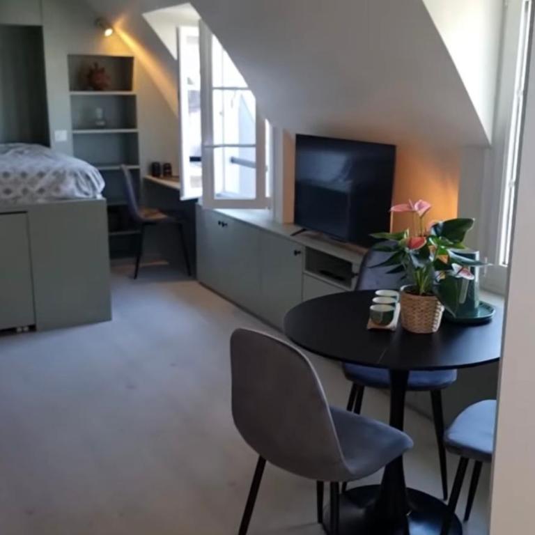 Charmant studio rénové sous les toits en plein centre de Paris - Appartamento con 1 Camera da Letto - 1