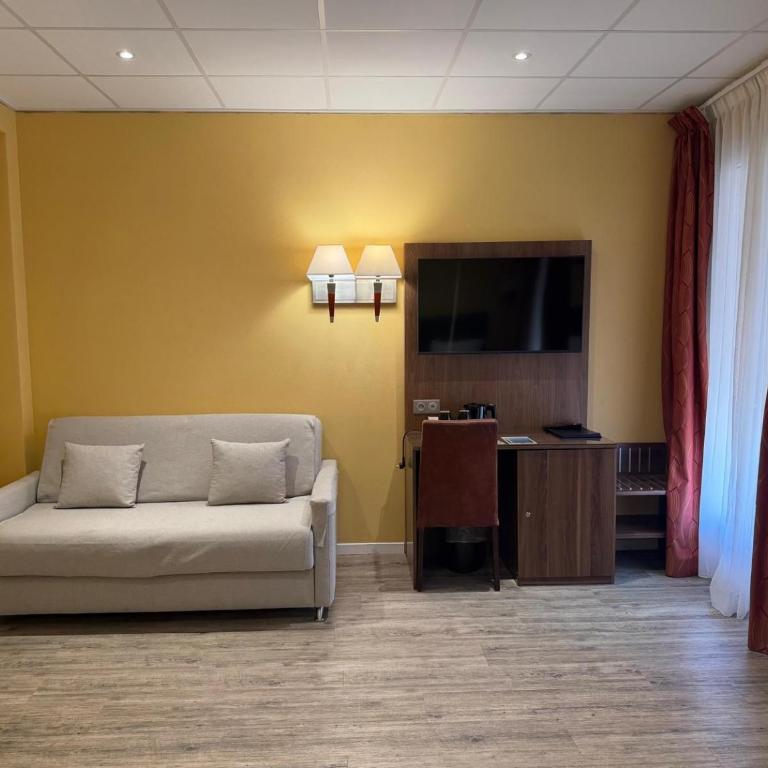 Hotel Capitole - Chambre Double Supérieure avec Balcon - 5