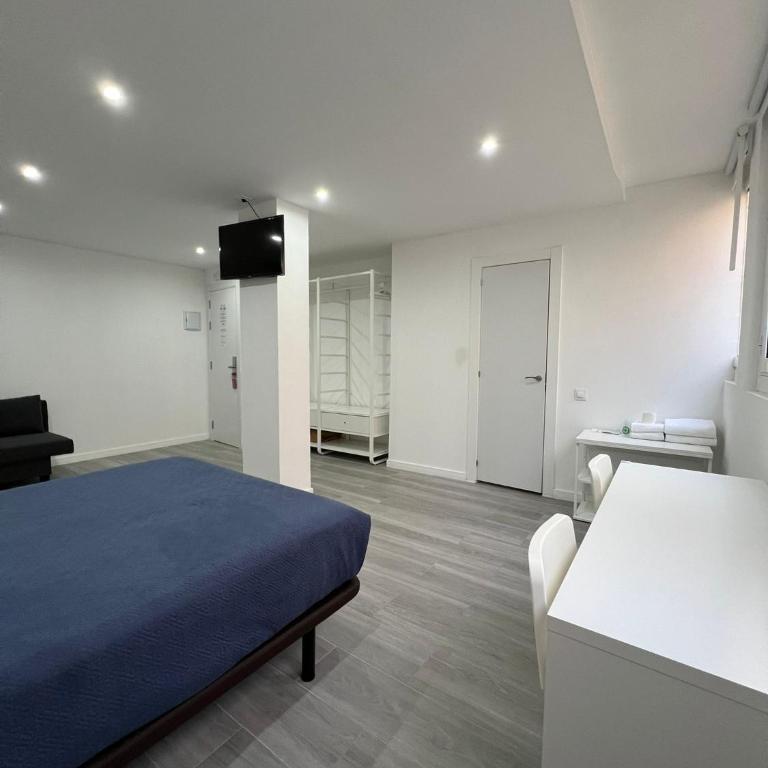 Hostel Hock Residences - Double Room with sofa bed and Private Bathroom - 4