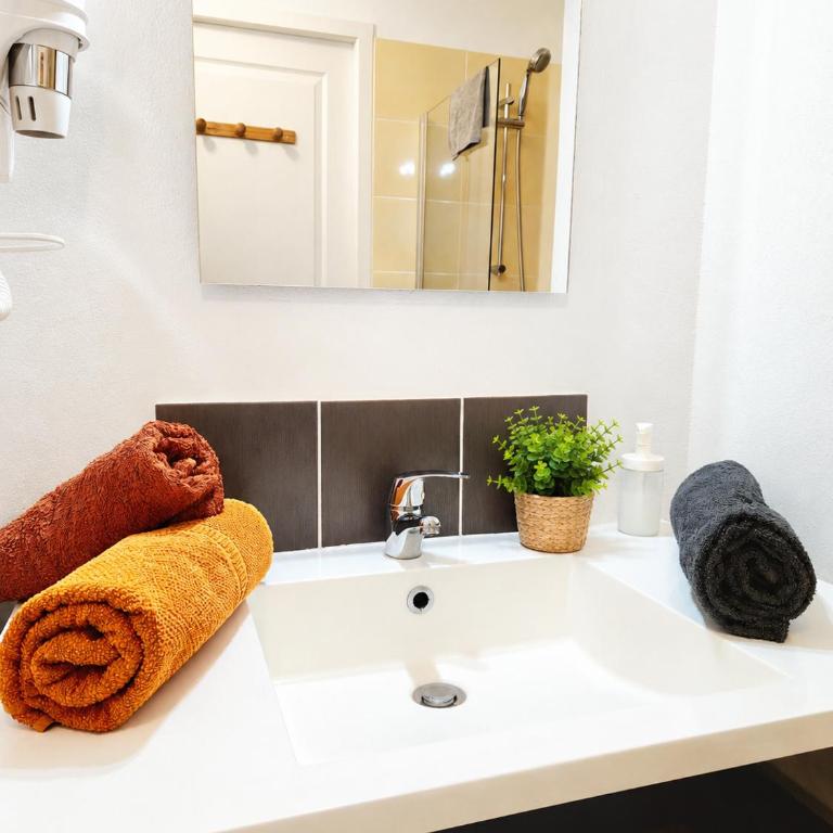 Appart cosy AX - balcon - piscine - parking - Studio with Balcony and montain view - 14