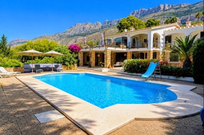 Exclusiva Villa Piscina Climatizada mas Apartamento - Villa - 18