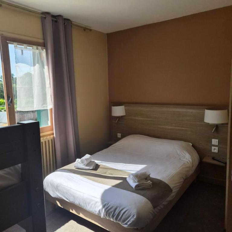 Hôtel Bar La Pinède - Chambre Quadruple - 2