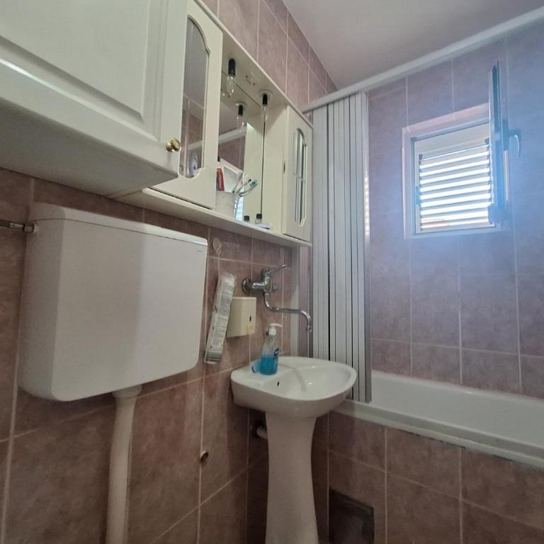 Kat Apartments Budva - Apartman sa 2 Spavaće Sobe i Terasom - 2