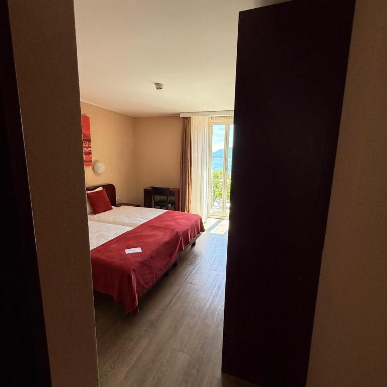 Hotel Elvezia Ascona - Double Exclusive Room with Twin Beds, Terrace, and Lake View - 6