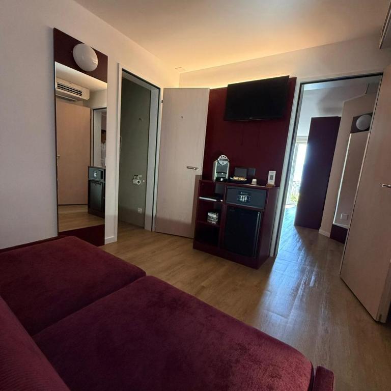 Hotel Elvezia Ascona - Double Exclusive Room with Twin Beds, Terrace, and Lake View - 8
