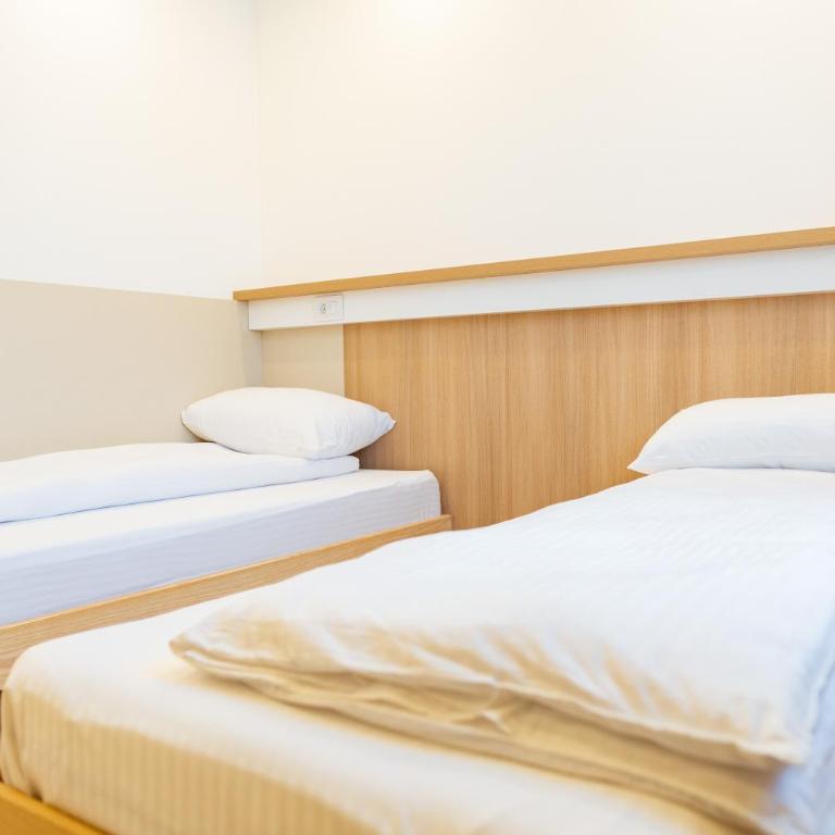 Mahagoni Rooms - Chambre Deluxe (2 Adultes + 1 Enfant) - 4