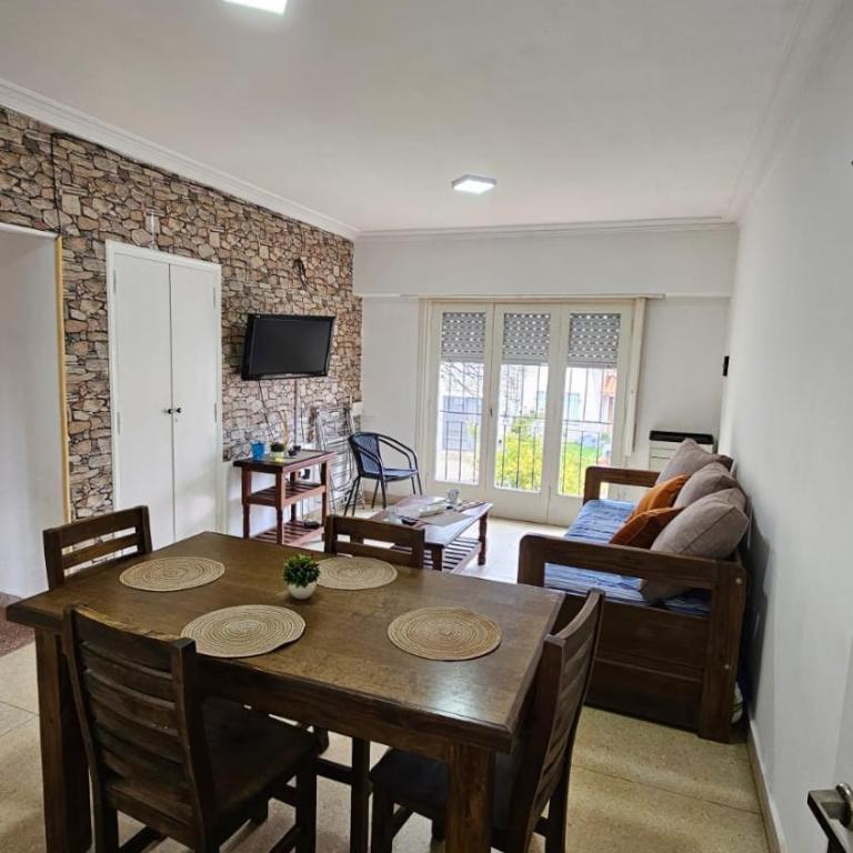 Amplio departamento a pasos de la playa - Two-Bedroom Apartment - 1