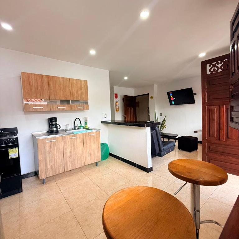 Apartamento Privado en el Centro, Tours y Más - Apartamento de 2 dormitorios con balcón - 27