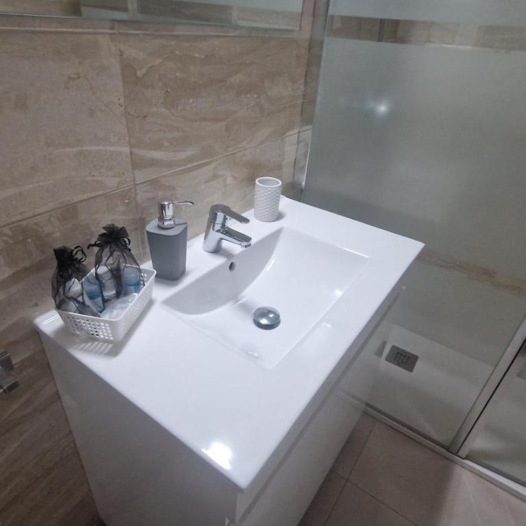 Apartamento REFORMADO con PARKING a 1 minuto de la PLAYA - Apartment mit 3 Schlafzimmern - 4
